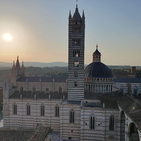 Loft Vicolo Di Vallepiatta 2 Min Piazza Del Campo Con Parcheggio سيينا المظهر الخارجي الصورة