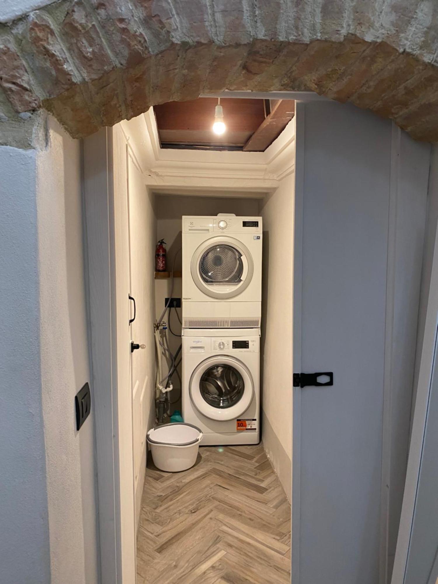 Loft Vicolo Di Vallepiatta 2 Min Piazza Del Campo Con Parcheggio سيينا المظهر الخارجي الصورة
