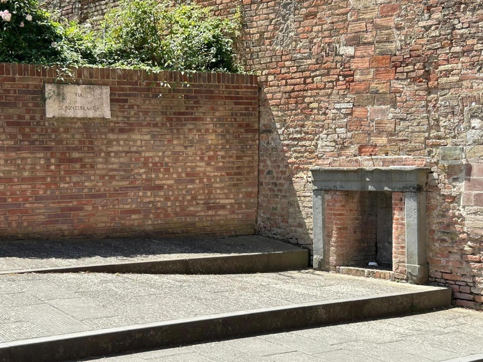 Loft Vicolo Di Vallepiatta 2 Min Piazza Del Campo Con Parcheggio سيينا المظهر الخارجي الصورة